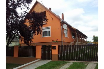 Węgry Privát Buzsák, Zewnątrz